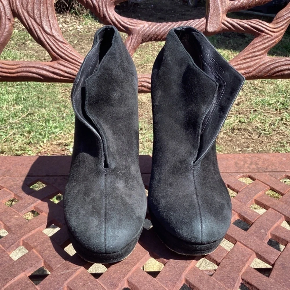 Via Spiga Vero Cuoio Platform Slip On Black Suede Leather Round Toe Ankl…